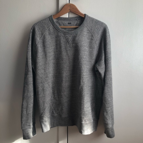 Uniqlo Other - ⛄️ Uniqlo grey sweatshirt